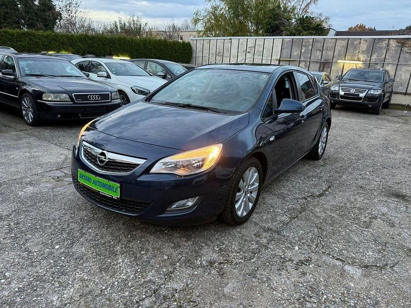 Gebraucht Opel Astra Design Edition 179 PS (131 kW) 2012 Blau Limousine
