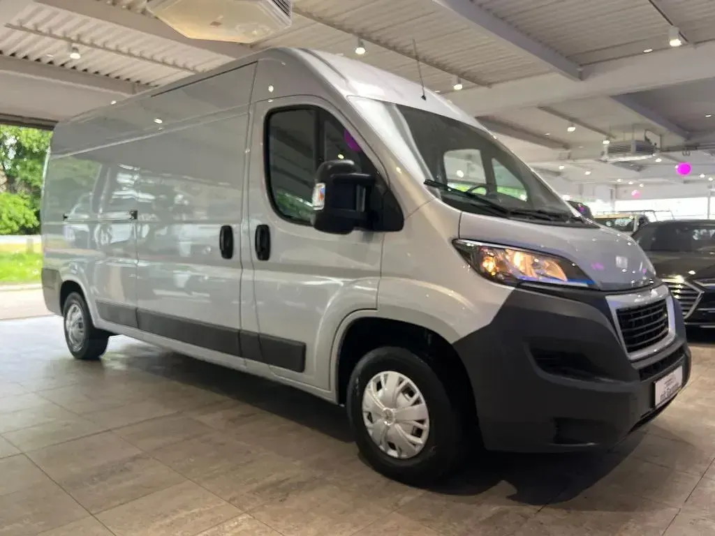 Gebraucht Peugeot Boxer 131 PS (96 kW) 2017 Silber Van