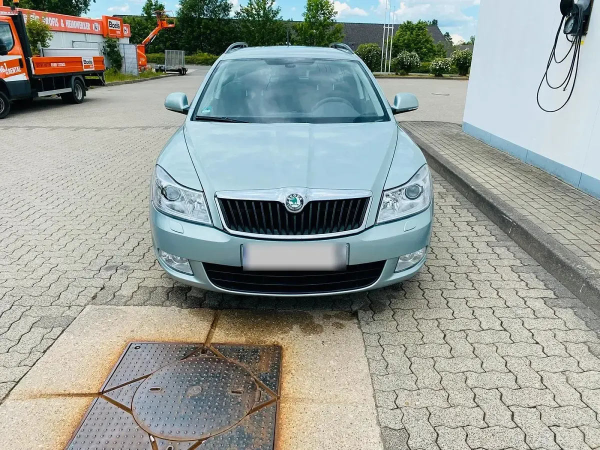 Gebraucht Skoda Octavia 140 PS (102 kW) 2012 Silber Kombi