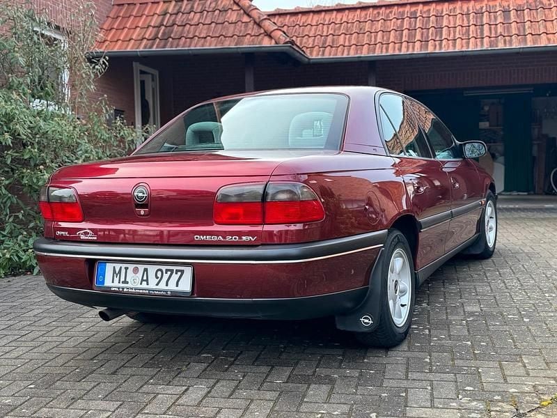 Gebraucht Opel Omega 136 PS (100 kW) 1997 Rot Limousine