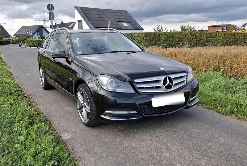 Schwarz Gebraucht 2012 Mercedes C220 Avantgarde Kombi | 7.750 € (Fairer Preis) - Bild 1/4