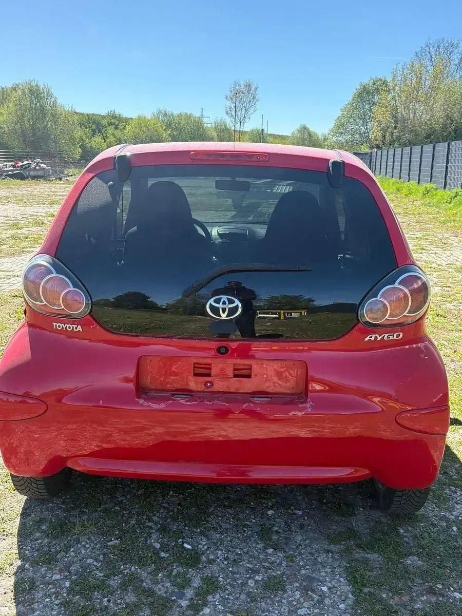 Gebraucht Toyota Aygo 68 PS (50 kW) 2011 Rot Kleinwagen