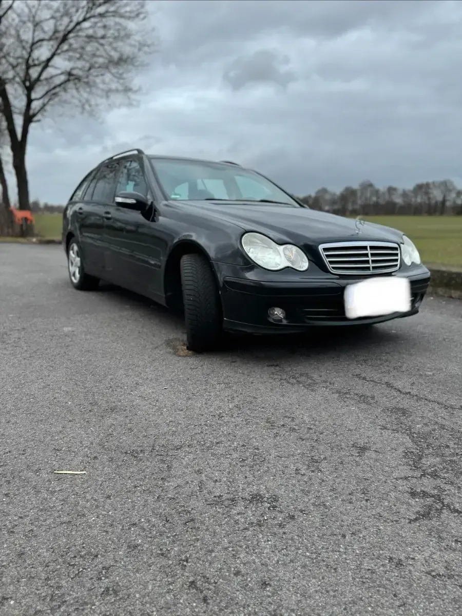 Gebraucht Mercedes C200 Classic 122 PS (89 kW) 2004 Schwarz Kombi