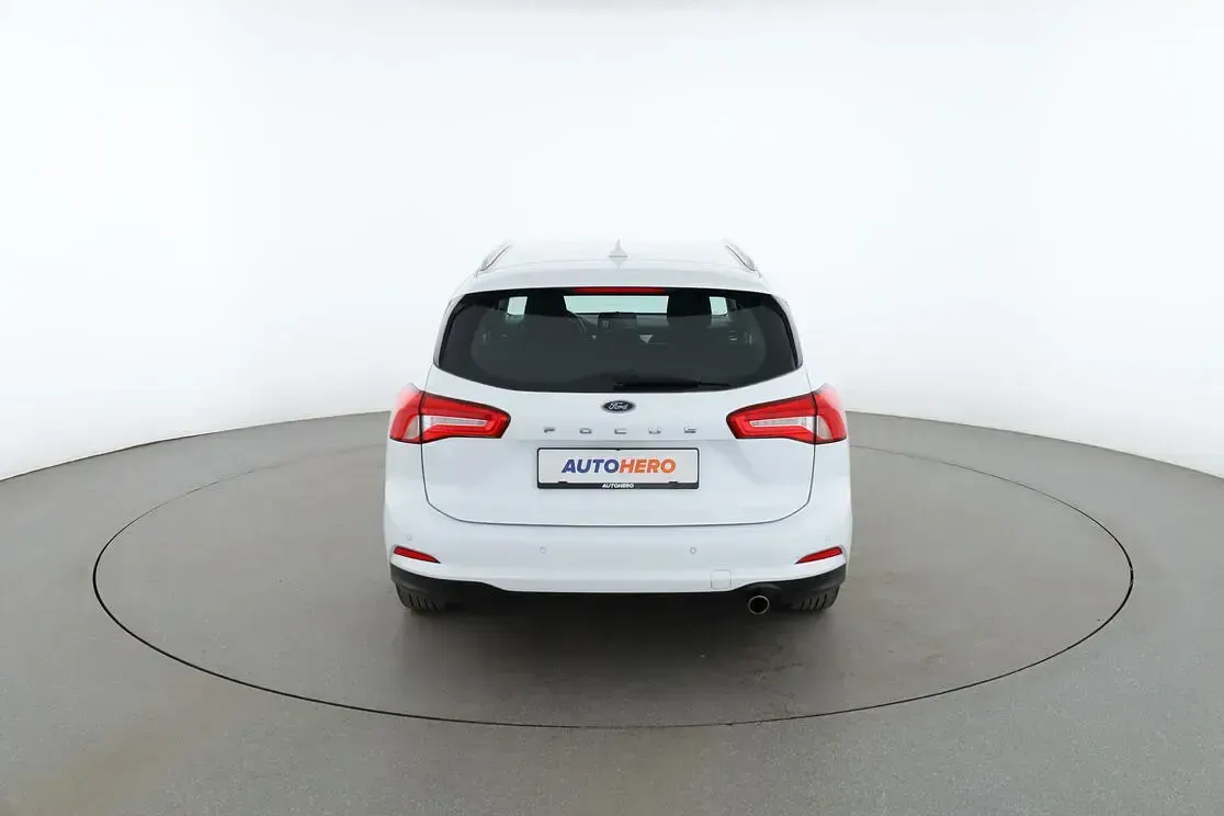 Usado Ford Focus Cool & Connect 2020 Blanco Familiar