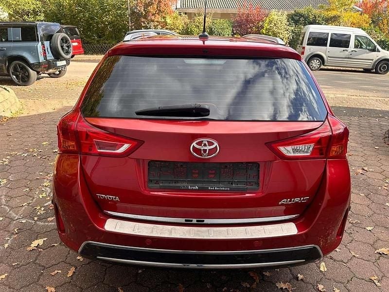 Gebraucht Toyota Auris Executive 124 PS (91 kW) 2013 Rot Kombi