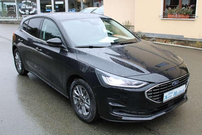 Gebraucht Ford Focus Titanium 125 PS (91 kW) 2023 Agateblack Limousine