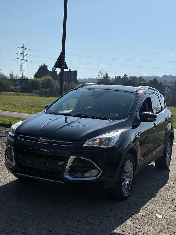 Usado Ford Kuga 140 HP (102 kW) 2013 Preto SUV