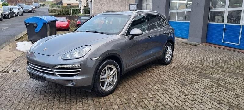 Grau Gebraucht 2014 Porsche Cayenne Platinum Edition SUV | 19.990 € (Superpreis) - Bild 1/4