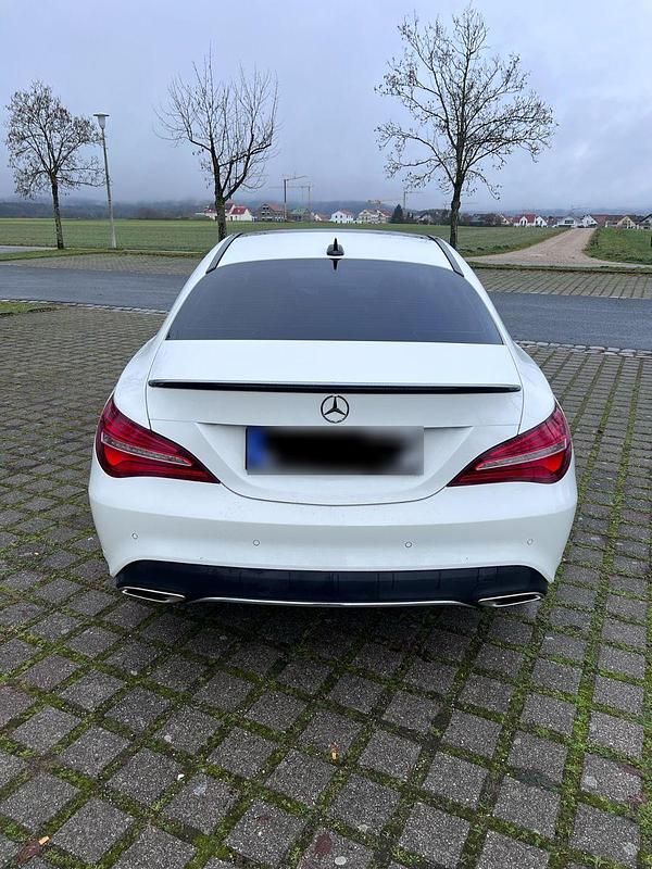 Gebraucht Mercedes CLA180 122 PS (89 kW) 2016 Schwarz Limousine
