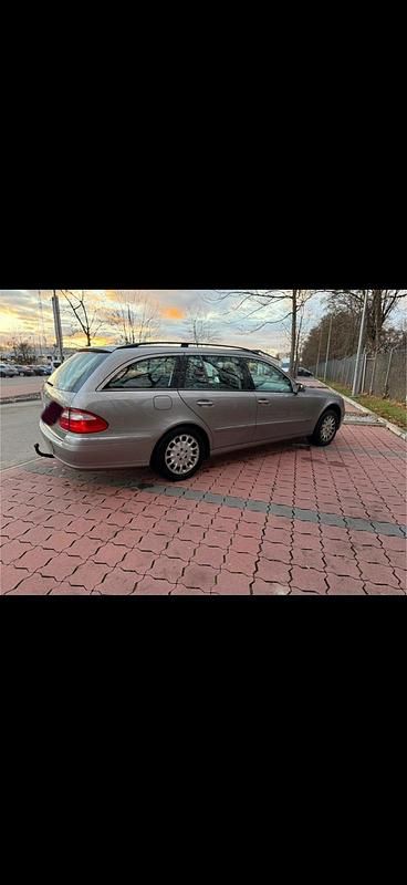 Gebraucht Mercedes E220 150 PS (110 kW) 2005 Grau Kombi