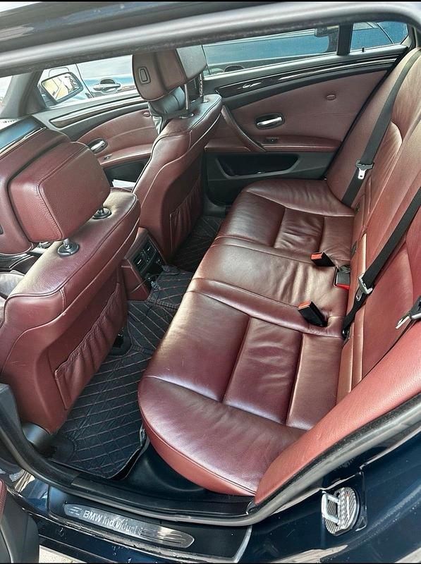 Gebraucht BMW 530 196 PS (144 kW) 2009 Blau Kombi