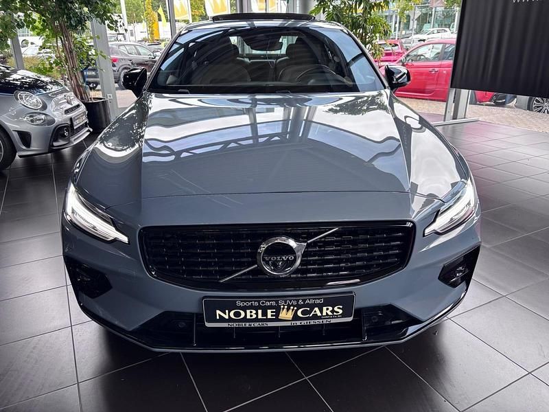 Gebraucht Volvo S60 R-Design 197 PS (144 kW) 2022 Grau Limousine