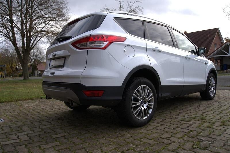 Gebraucht Ford Kuga 163 PS (119 kW) 2013 Weiß SUV