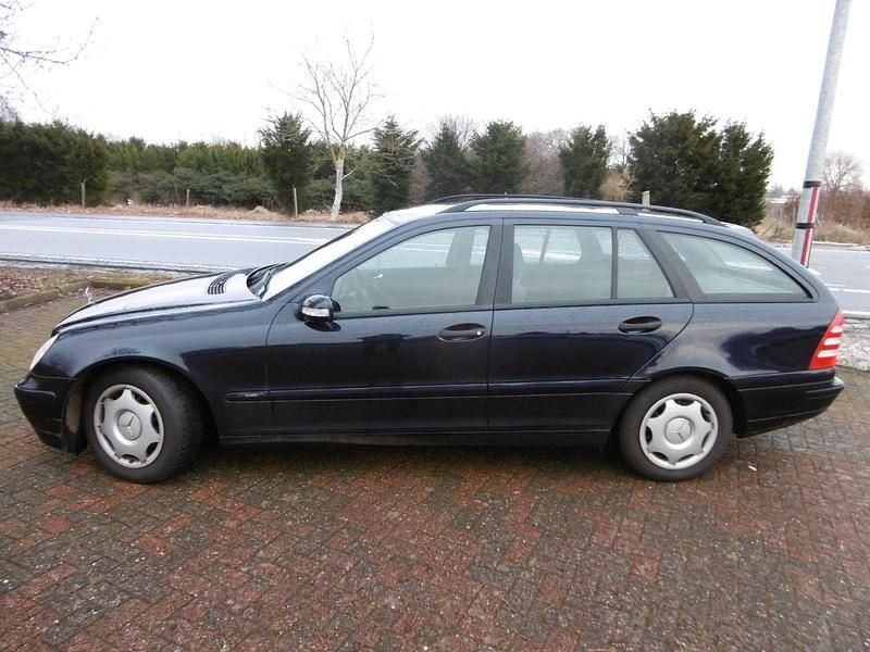 Gebraucht Mercedes C200 Classic 122 PS (89 kW) 2004 Blau Kombi
