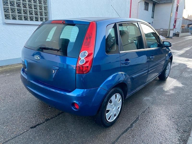 Gebraucht Ford Fiesta 78 PS (57 kW) 2008 Blau Kleinwagen