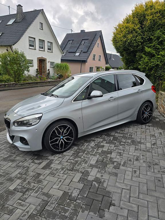 Silber Gebraucht 2015 BMW 220 Active Tourer M Sport Van / Kleinbus | 15.500 € (Guter Preis) - Bild 1/4