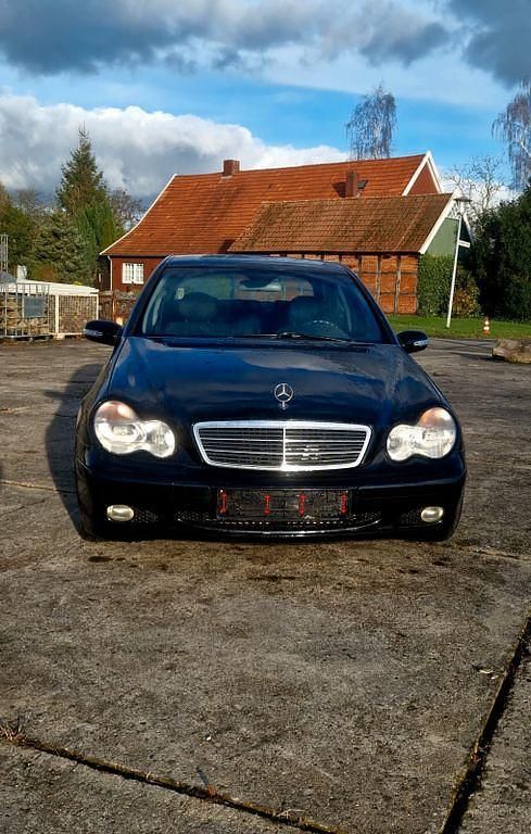 Schwarz Gebraucht 2000 Mercedes 220 Limousine | 3.000 € - Bild 1/4