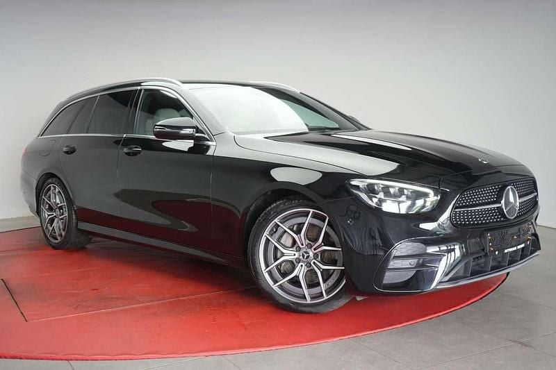 Obsidian black Gebraucht 2021 Mercedes E200 AMG Kombi | 33.990 € (Fairer Preis) - Bild 1/4