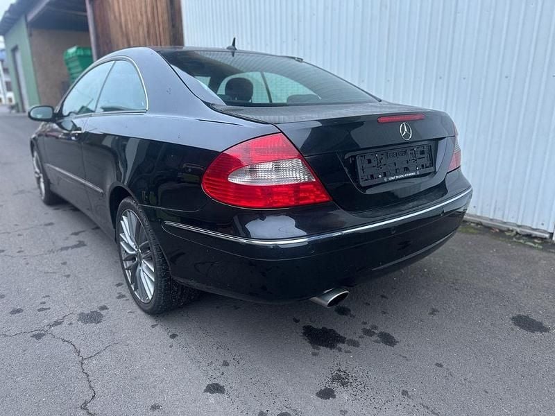 Gebraucht Mercedes CLK280 231 PS (169 kW) 2008 Obsidianschwarz  metalliclack Coupé