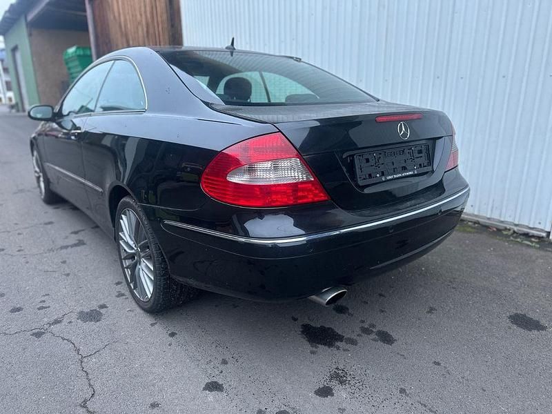 Gebraucht Mercedes CLK280 231 PS (169 kW) 2008 Obsidianschwarz  metalliclack Coupé