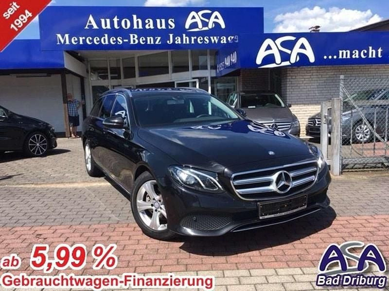 Obsidianschwarzmetallic Gebraucht 2016 Mercedes E200 Avantgarde Kombi | 20.990 € (Guter Preis) - Bild 1/3