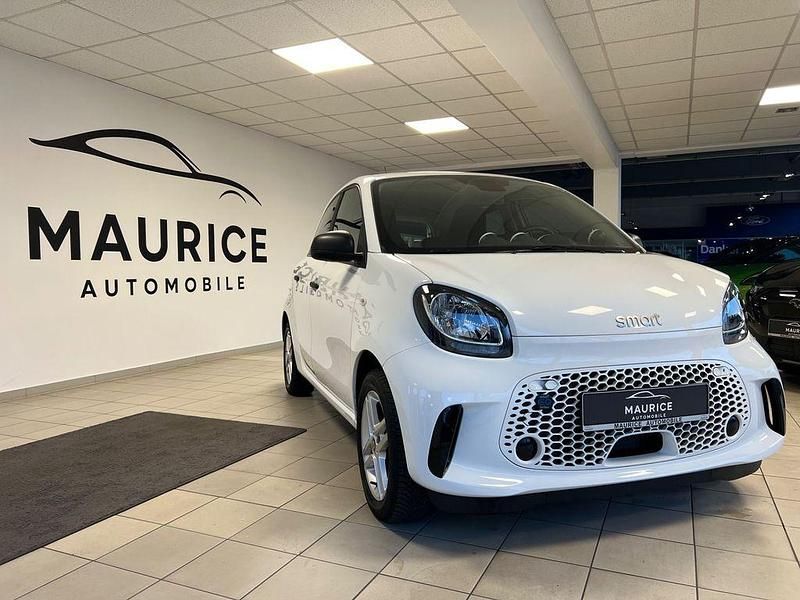 Weiß Gebraucht 2020 Smart ForFour Electric Drive Limousine | 10.490 € (Etwas zu teuer) - Bild 1/4