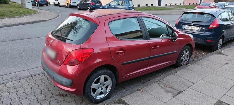 Gebraucht Peugeot 207 72 PS (52 kW) 2009 Rot Kleinwagen