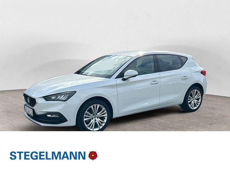 Nevada weiß metallic Gebraucht 2024 Seat Leon Style Limousine | 24.980 € (Fairer Preis) - Bild 1/4