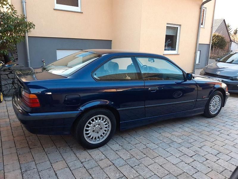Second-hand BMW 318 140 CP (102 kW) 1995 Albastru Coupe