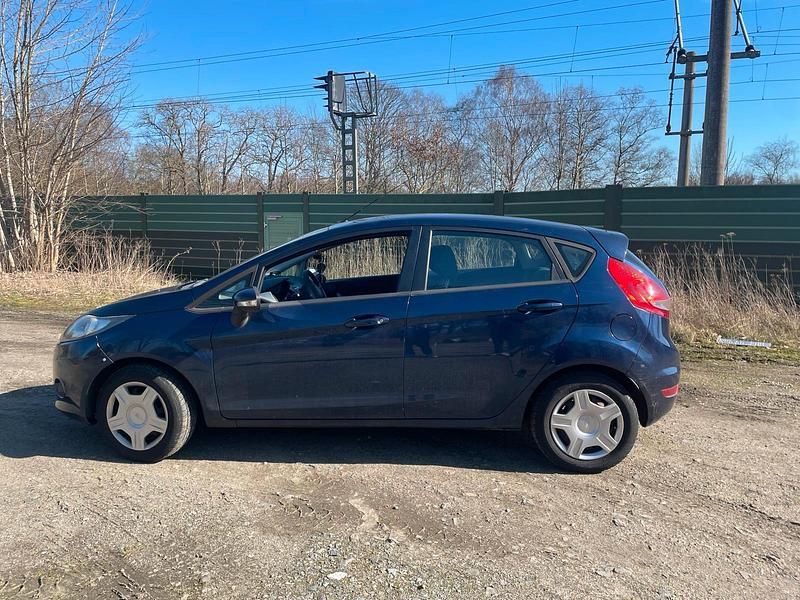 Gebraucht Ford Fiesta 60 PS (44 kW) 2010 Blau Kleinwagen
