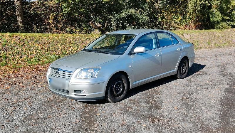 Silber Gebraucht 2005 Toyota Avensis Limousine | 4.900 € (Etwas zu teuer) - Bild 1/4