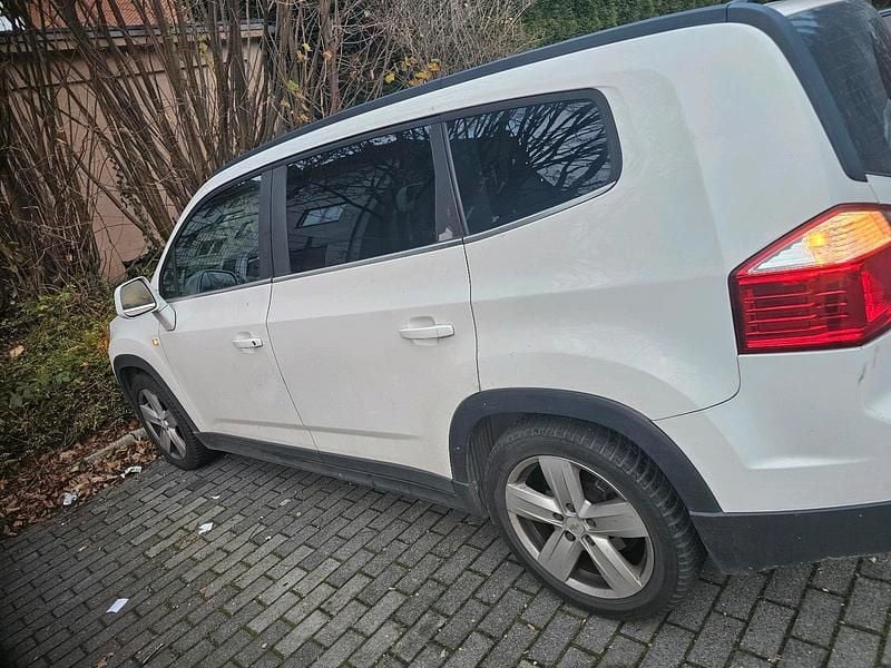 Weiß Gebraucht 2011 Chevrolet Orlando Van / Kleinbus | 3.900 € (Superpreis) - Bild 1/4