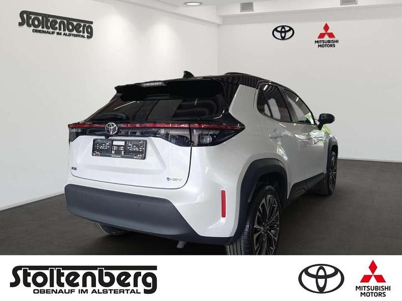 Platinum white pearl mc. (089) Neu 2025 Toyota Yaris Cross Plus SUV | 35.990 € (Teuer) - Bild 1/4