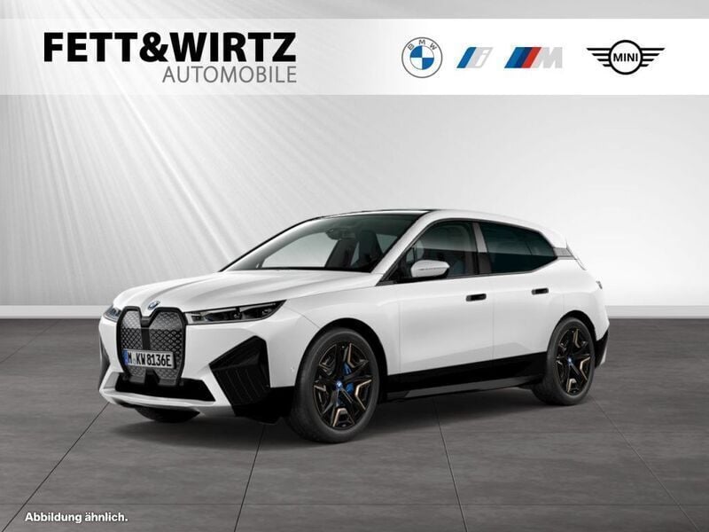 Mineralweiss metallic Gebraucht 2024 BMW iX Sport Line SUV | 69.888 € (Superpreis) - Bild 1/3