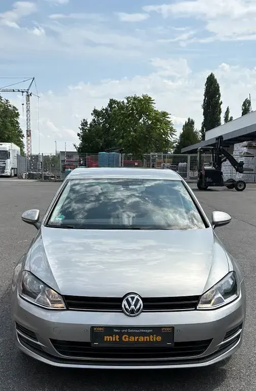 Gebraucht VW Golf VII Trendline 110 PS (80 kW) 2016 Silber Limousine