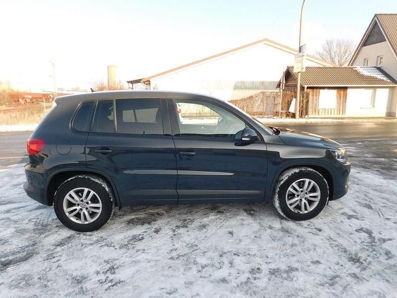 Gebraucht VW Tiguan Trendline 122 PS (89 kW) 2015 Grau SUV