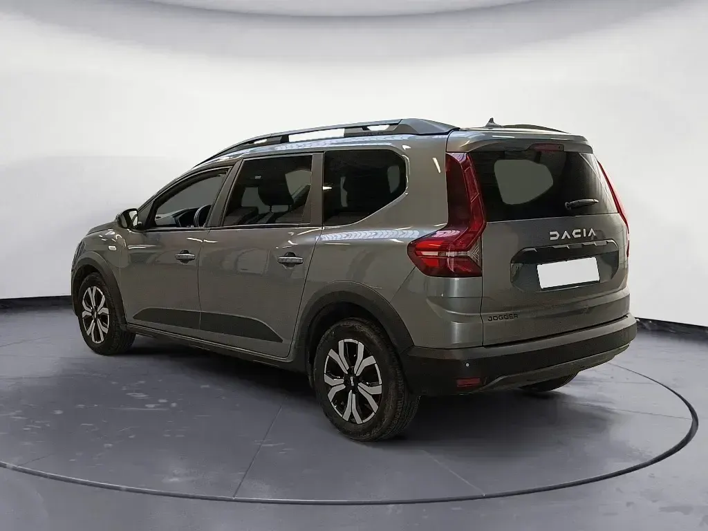 Gebraucht Dacia Jogger Expression 111 PS (81 kW) 2024 Grau (gris schiste) Van / Kleinbus