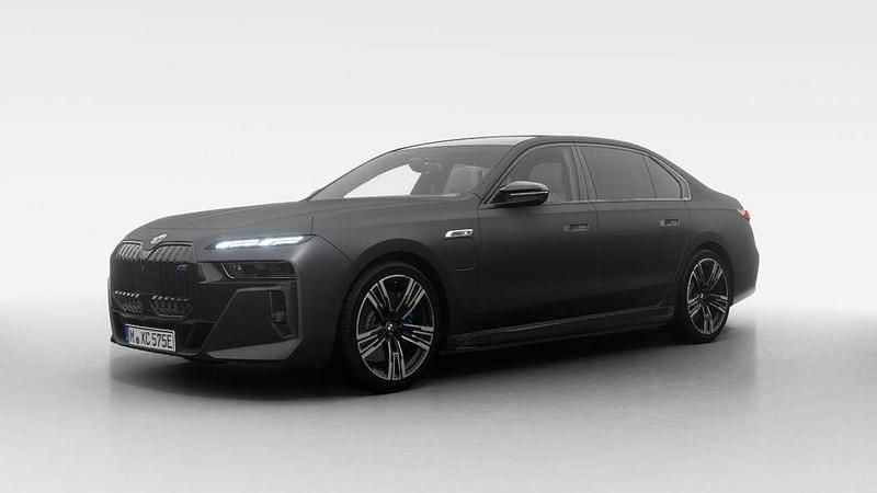 Gebraucht BMW M760e Performance 571 PS (419 kW) 2023 Grau Limousine