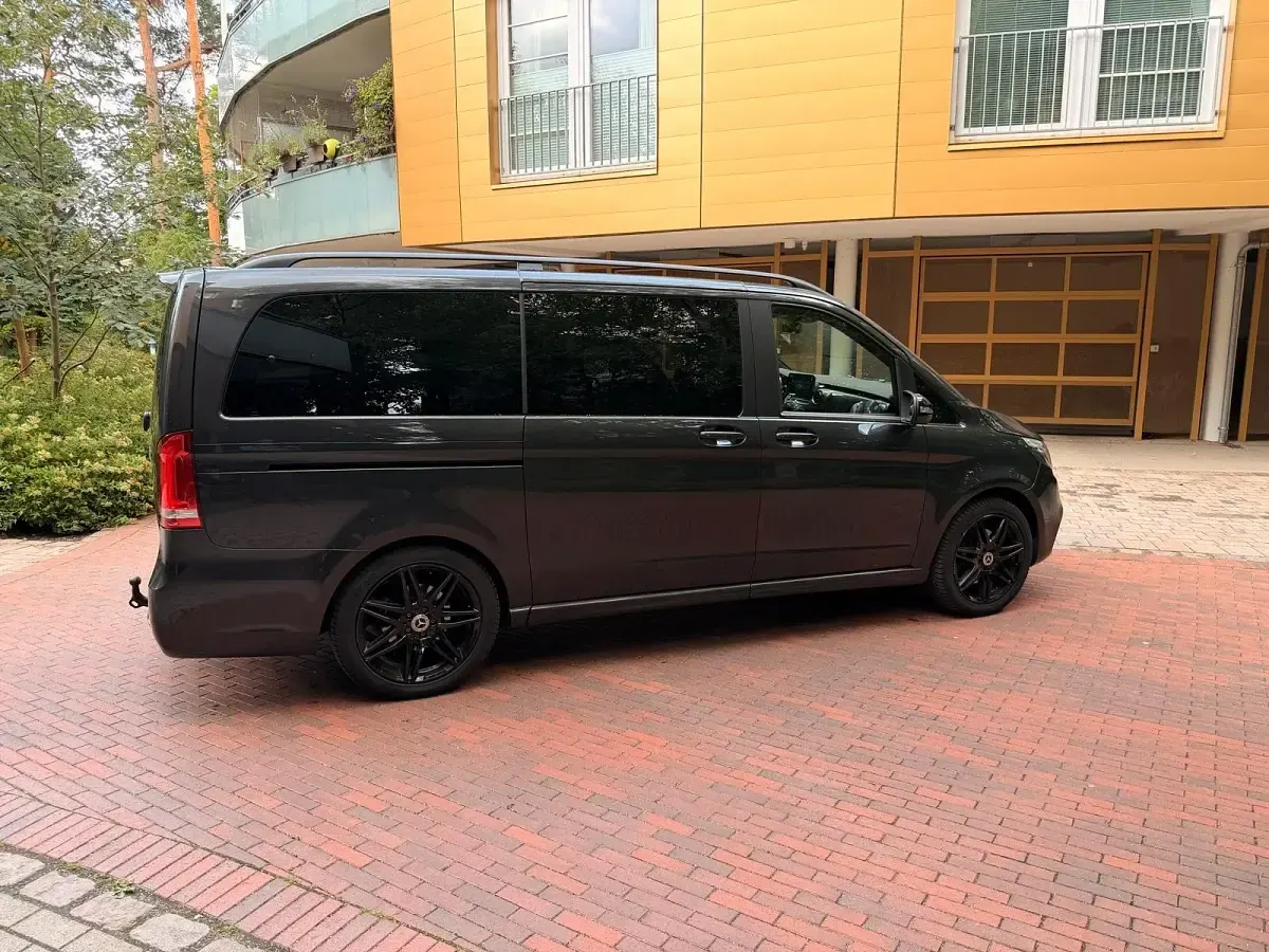 Gebraucht Mercedes V300 Avantgarde Edition 239 PS (175 kW) 2020 Grau Van / Kleinbus