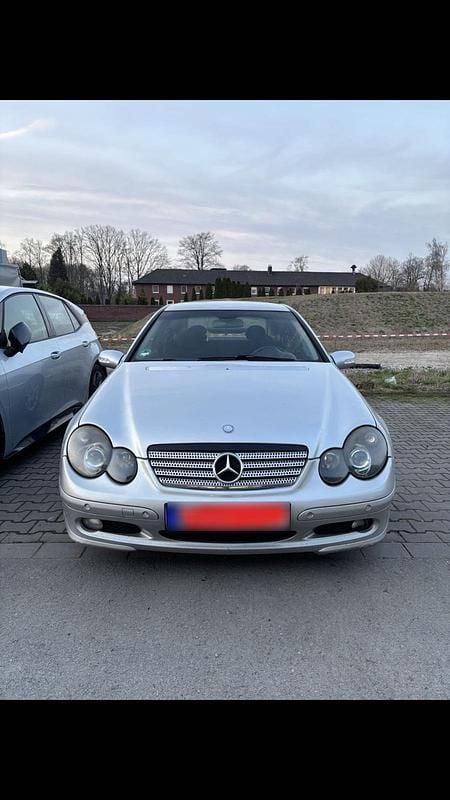 Gebraucht Mercedes C220 143 PS (105 kW) 2003 Silber Coupé