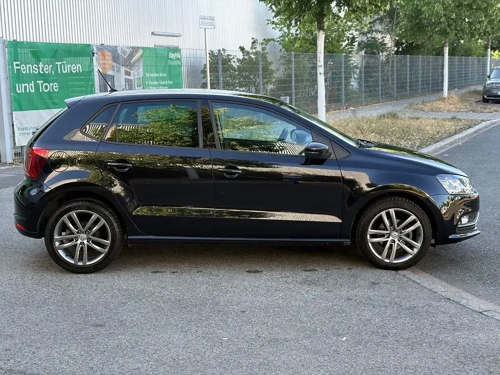 Gebraucht VW Polo LOUNGE 90 PS (66 kW) 2015 Schwarz Limousine