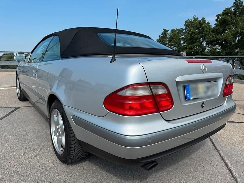 Silber Gebraucht 1998 Mercedes CLK320 Cabrio | 5.299 € (Fairer Preis) - Bild 1/4