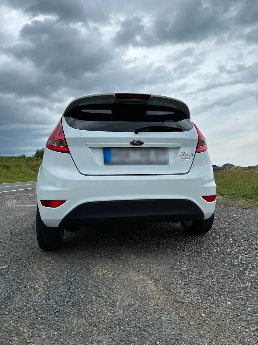 Gebraucht Ford Fiesta 81 PS (59 kW) 2009 Weiß Kleinwagen