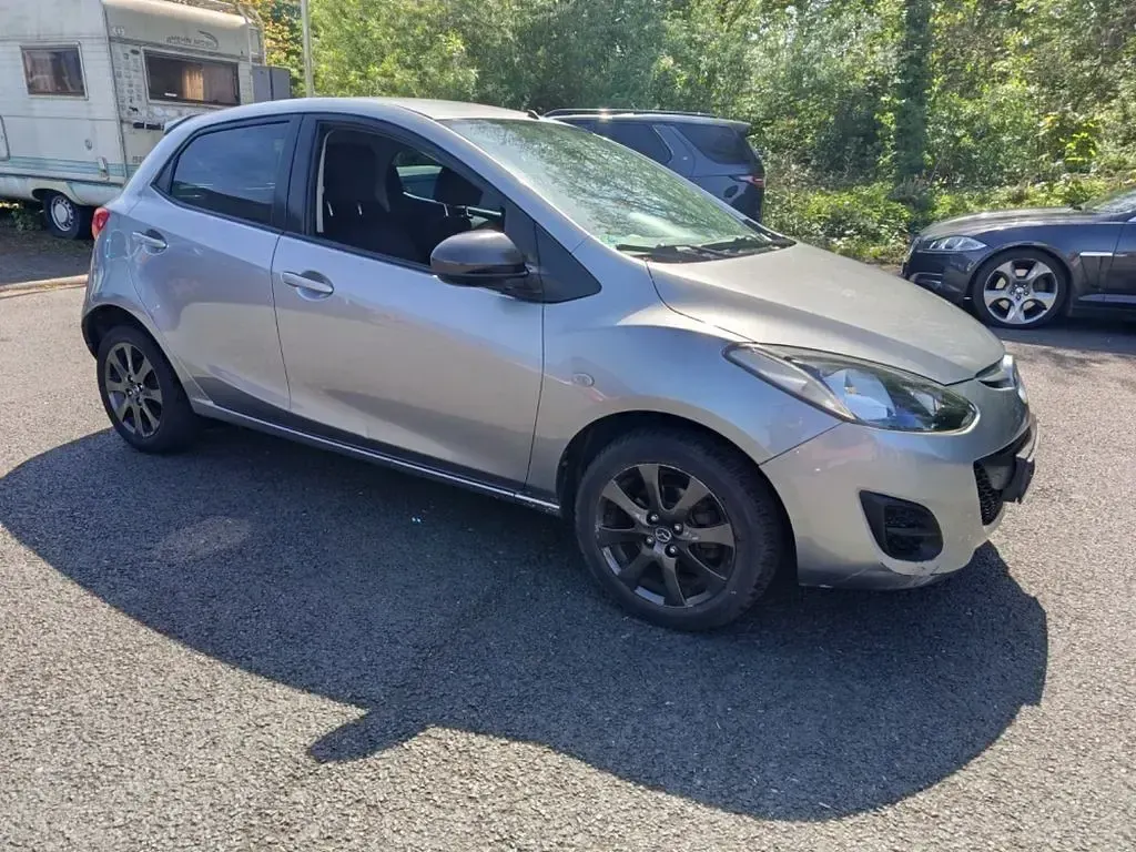 Używany Mazda 2 75 KM (55 kW) 2014 Szary Sedan/Limuzyna