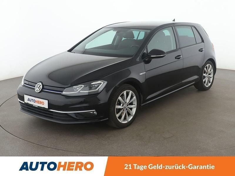 Schwarz Gebraucht 2018 VW Golf VII Highline Limousine | 15.950 € (Guter Preis) - Bild 1/3