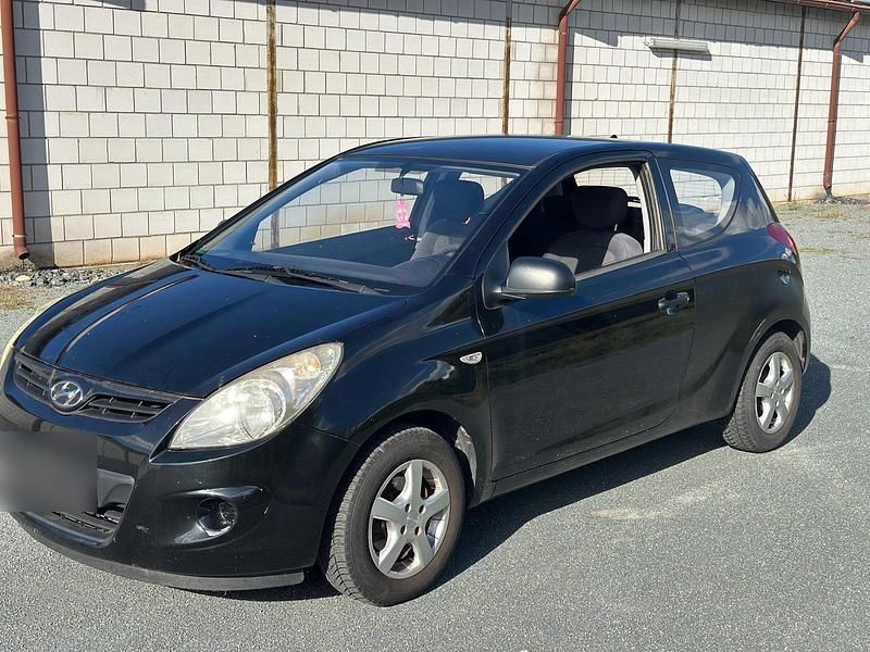 Schwarz Gebraucht 2009 Hyundai i20 Kleinwagen | 1.000 € (Superpreis) - Bild 1/4