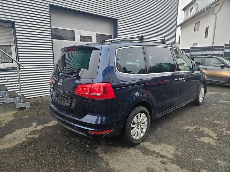 Gebraucht VW Sharan Comfortline 140 PS (102 kW) 2015 Blau Van / Kleinbus