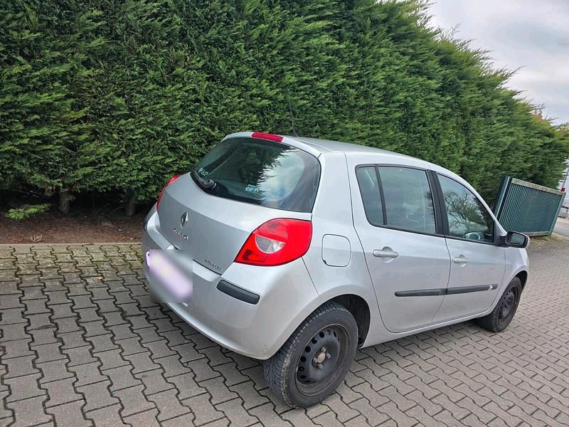 Gebraucht Renault Clio III 88 PS (64 kW) 2006 Silber Limousine