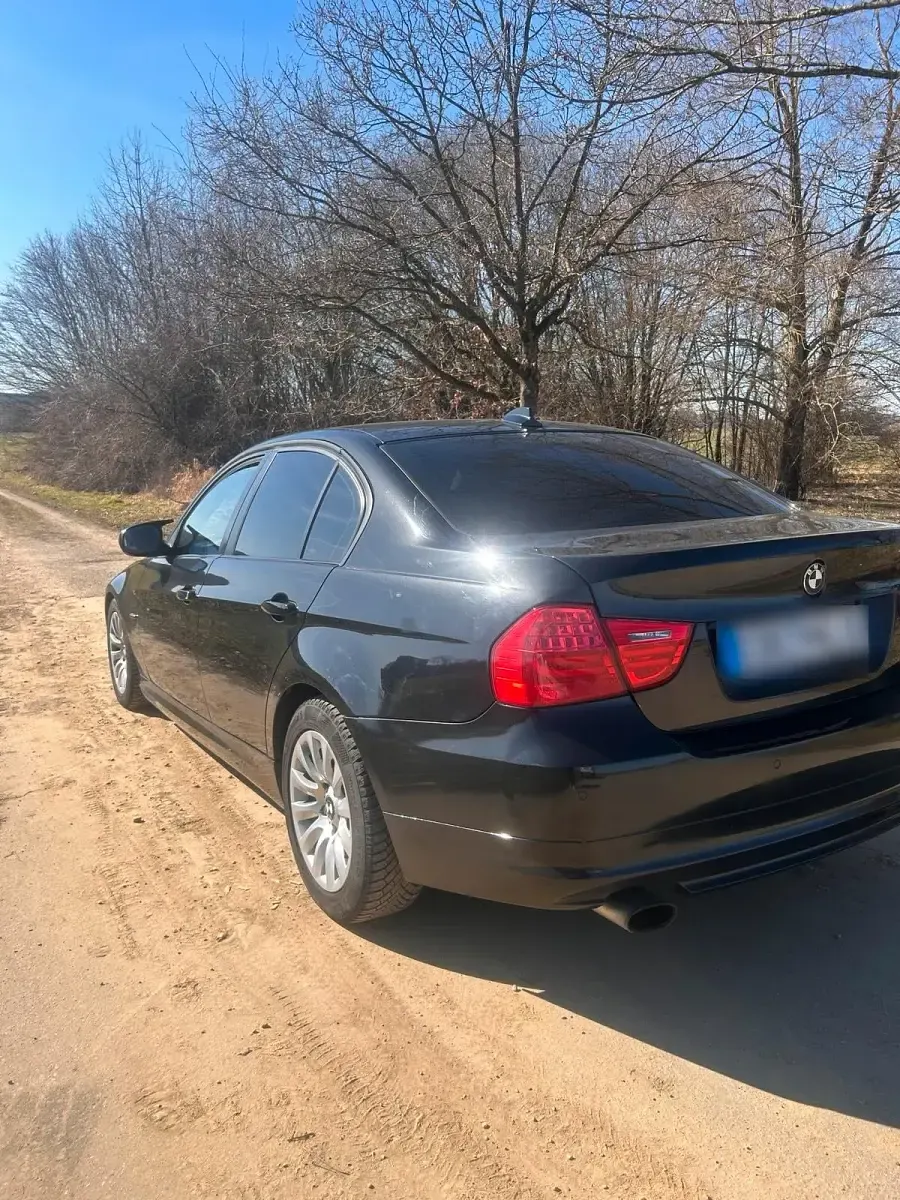 Gebraucht BMW 320 170 PS (125 kW) 2009 Schwarz Limousine
