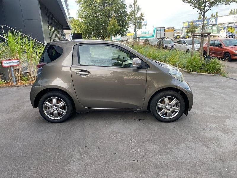 Gebraucht Toyota iQ 68 PS (50 kW) 2010 Braun Kleinwagen
